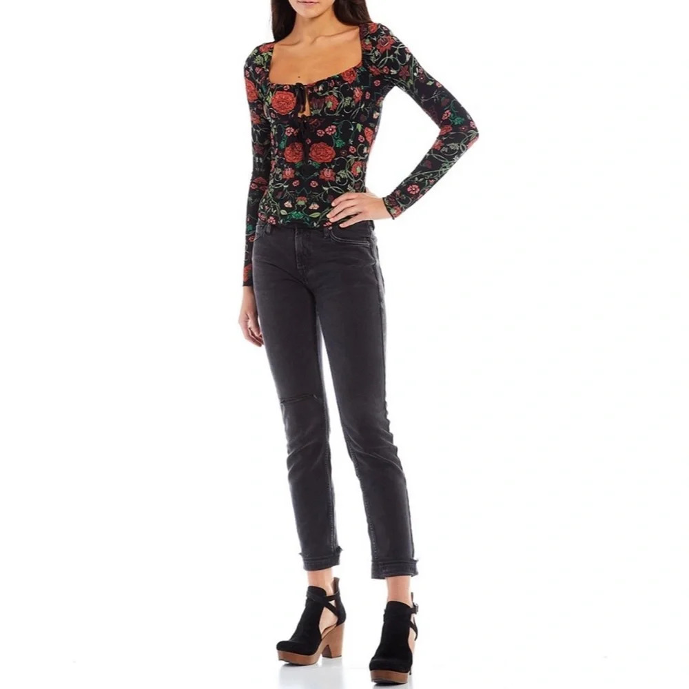 Free People
Mid Rise Cuffed Straight Leg Slim Boyfriend Jeans - Picture 3 of 3